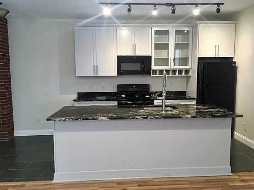 4924 Centre Ave Photo 1