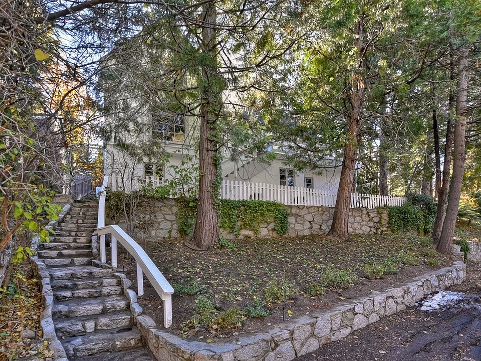 1st image of 323 Sunset Dr