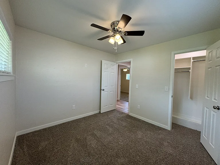 1442 E Broadway St — Photo 34