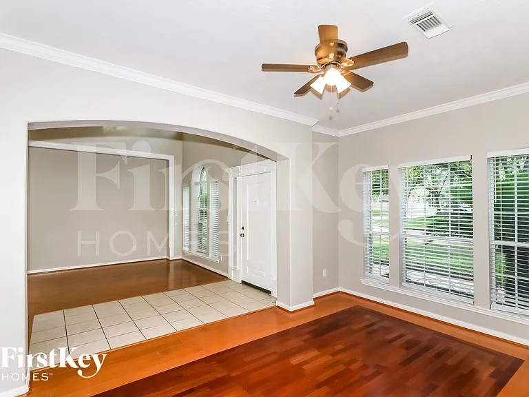 902 Rock Springs Dr — Photo 10