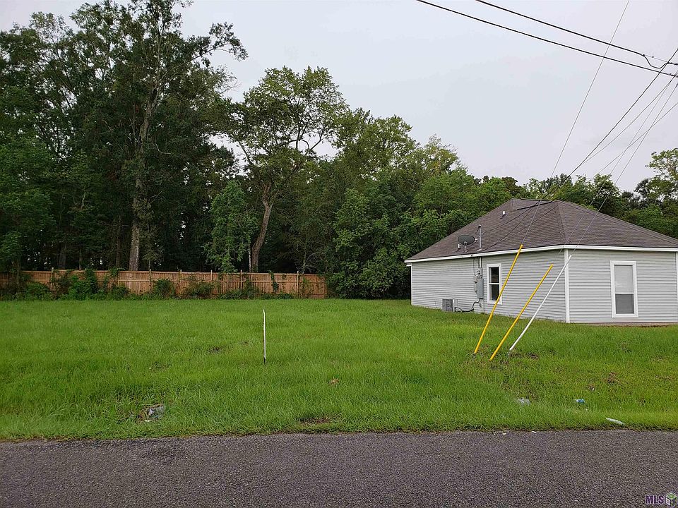 2nd image of 711 W Wellington St