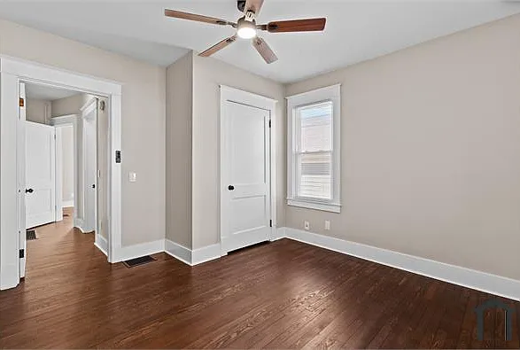 220 Clay St — Photo 13