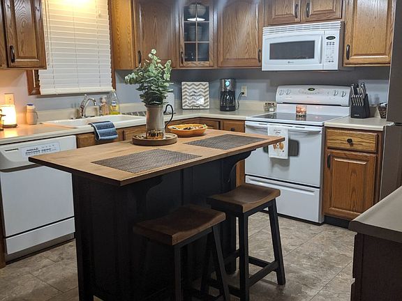 2nd image of 174 Hillcrest Dr
