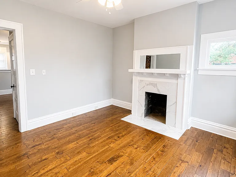 390 E Whittier St — Photo 4