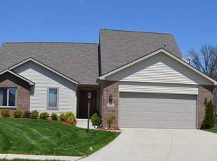2712 Sapphire Ct, Fort Wayne, IN 46818