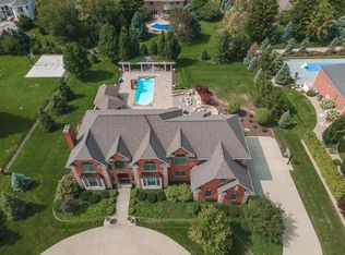 10 Worthington Ct, Bloomington, IL 61704