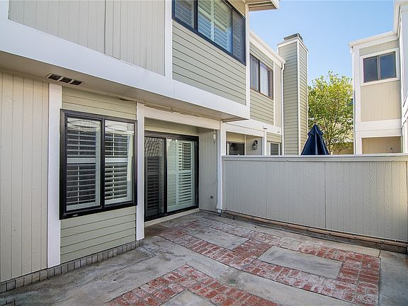 3rd image of 27064 Crossglade Ave