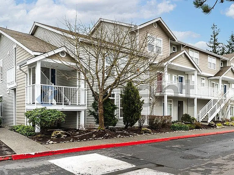 5400 Harbour Pointe Blvd #J201 — Photo 1