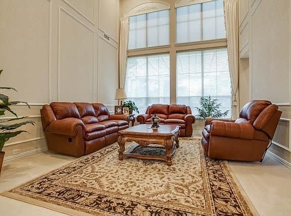 3rd image of 8401 Orchard Hill Dr