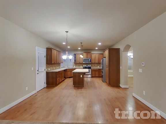 5th image of 4422 Logan Dr NE