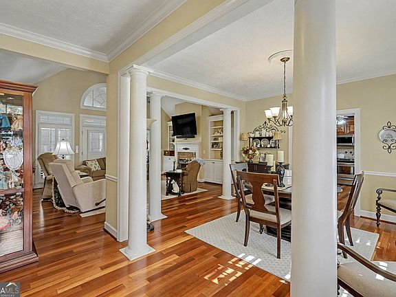 3rd image of 7266 Oak Arms Dr