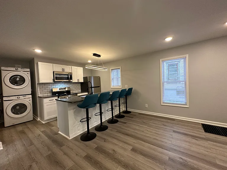127 Henderson St #2 — Photo 9