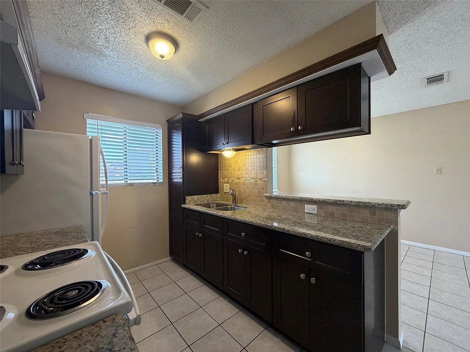 1 bed, 1.0 bath, 650 sqft, $900 — Photo 4