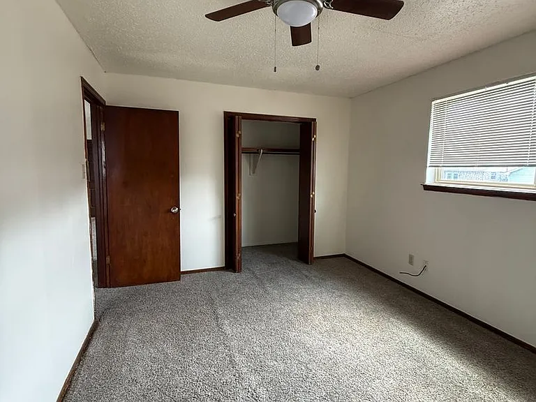 Fox Valley Apartments — Photo 40