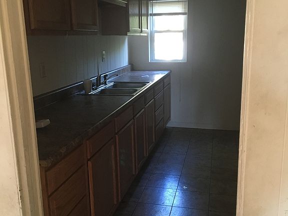 3rd image of 1404 E 8th St #1