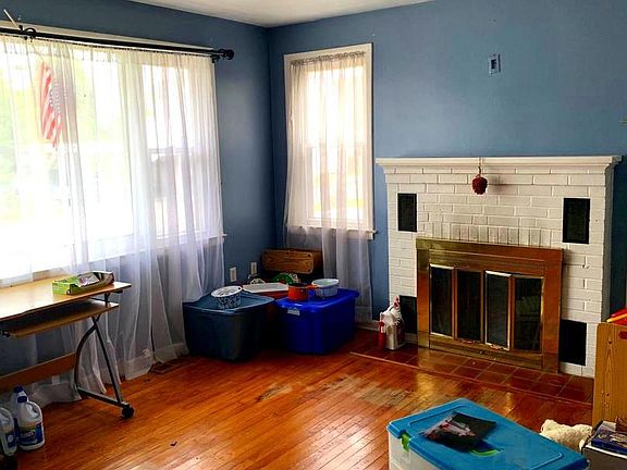 4th image of 2175 Lake Dr