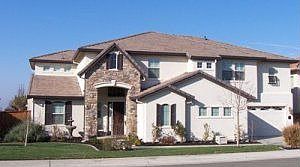 Stunning w/ 3 car garage
