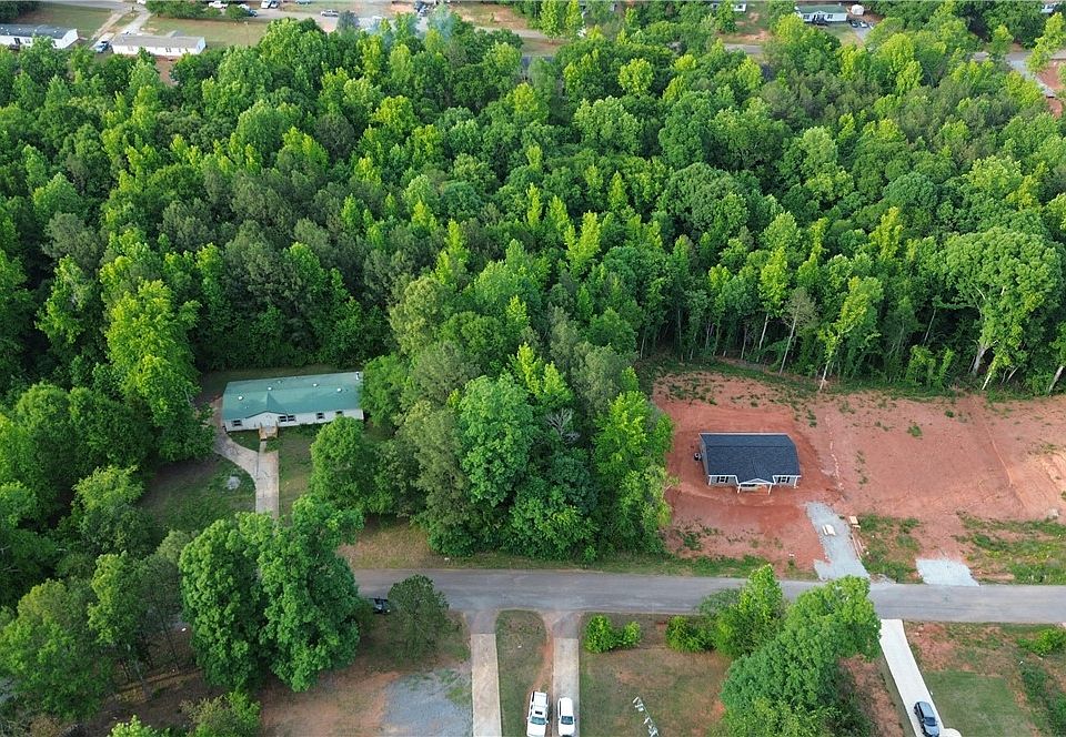 1st image of 215 Meadow Hill Dr