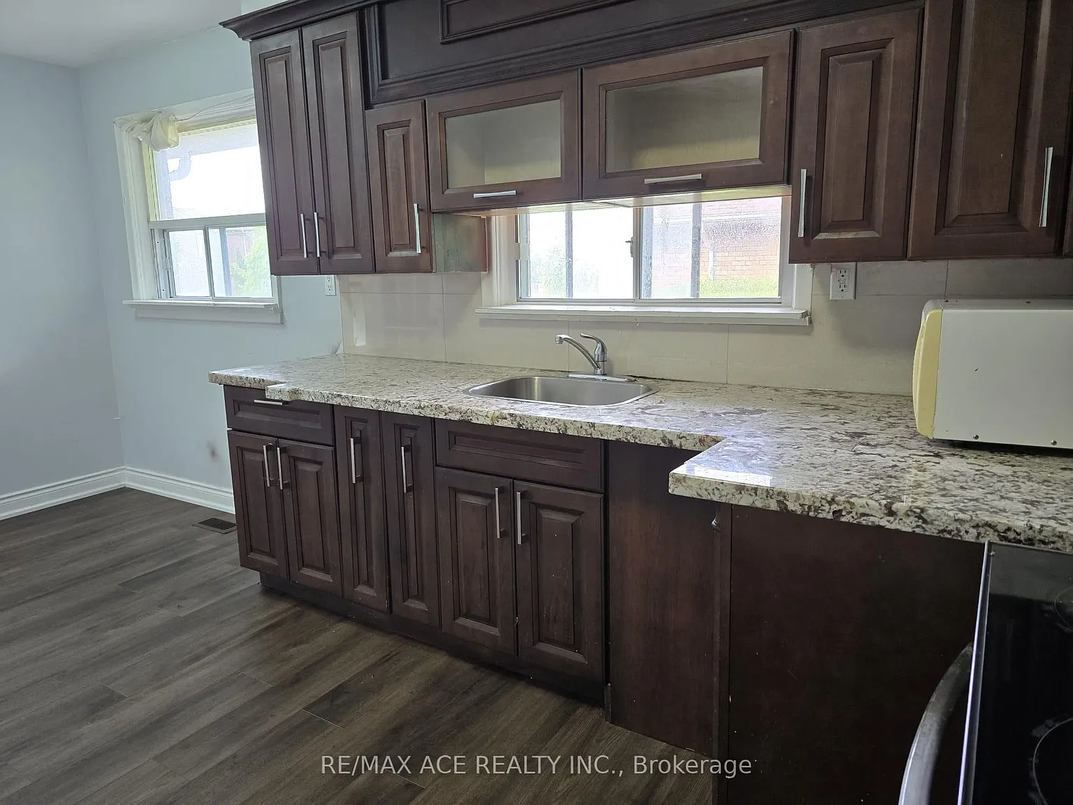 3 bed, $2,600 — Photo 2