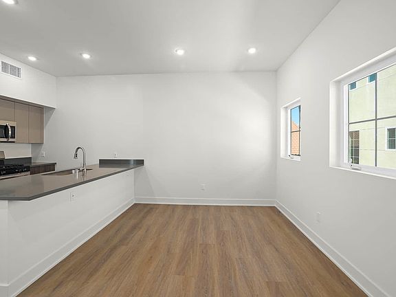 5th image of 840 N Fair Oaks Ave #105