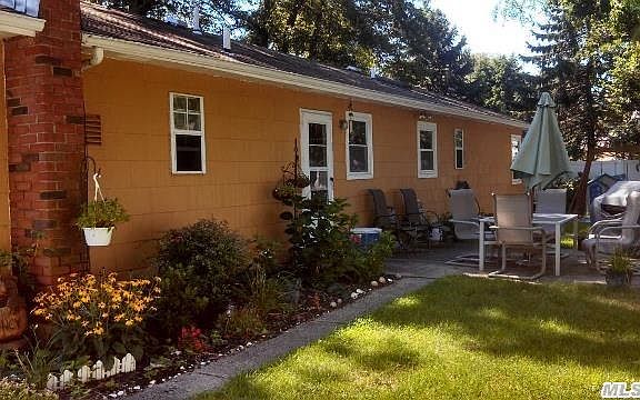 2nd image of 381 Lillian Blvd