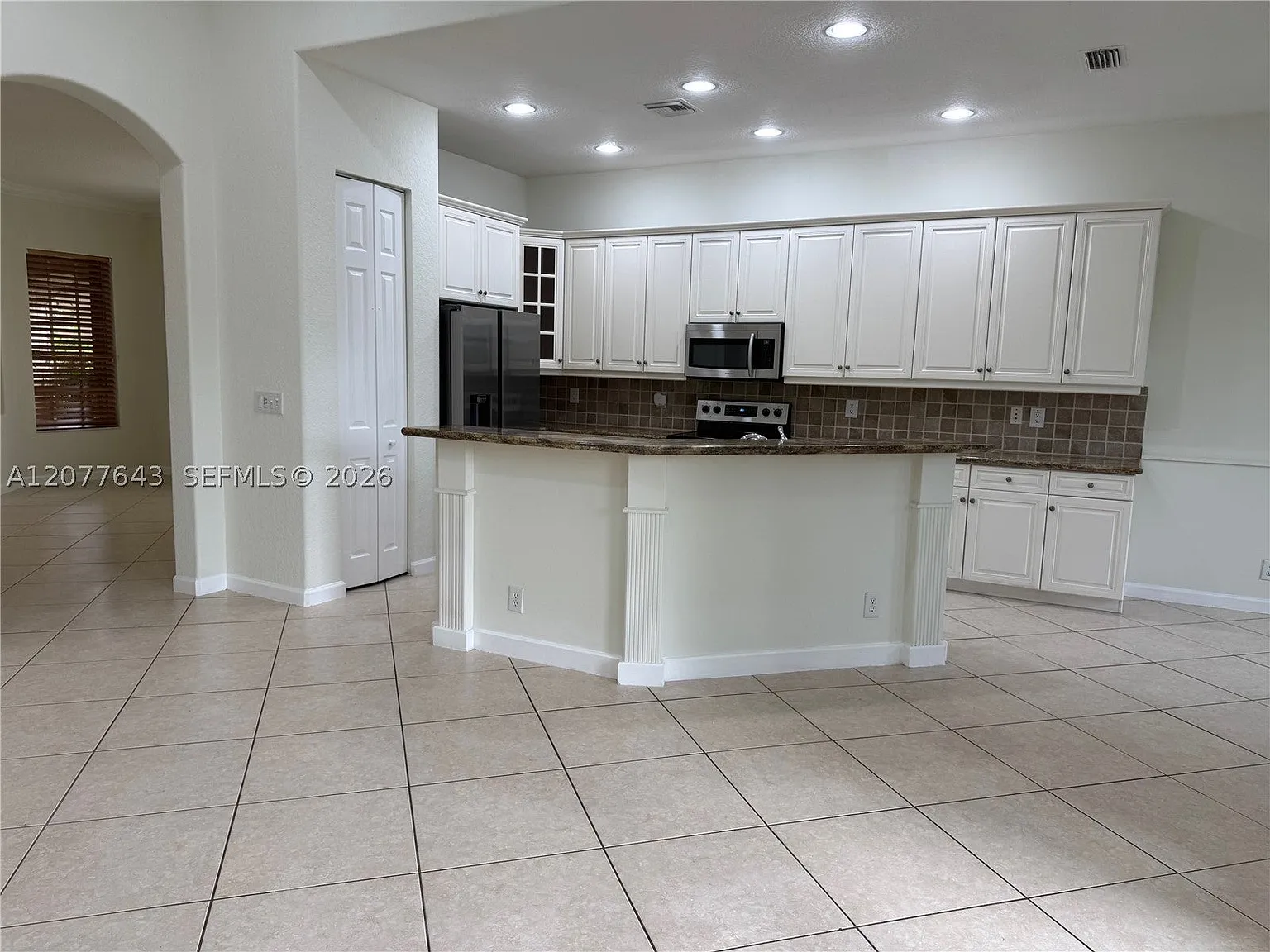 4 bed, 2400 sqft, $6,000 — Photo 4