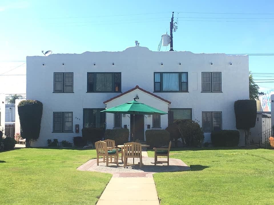 1st image of 944 C Ave