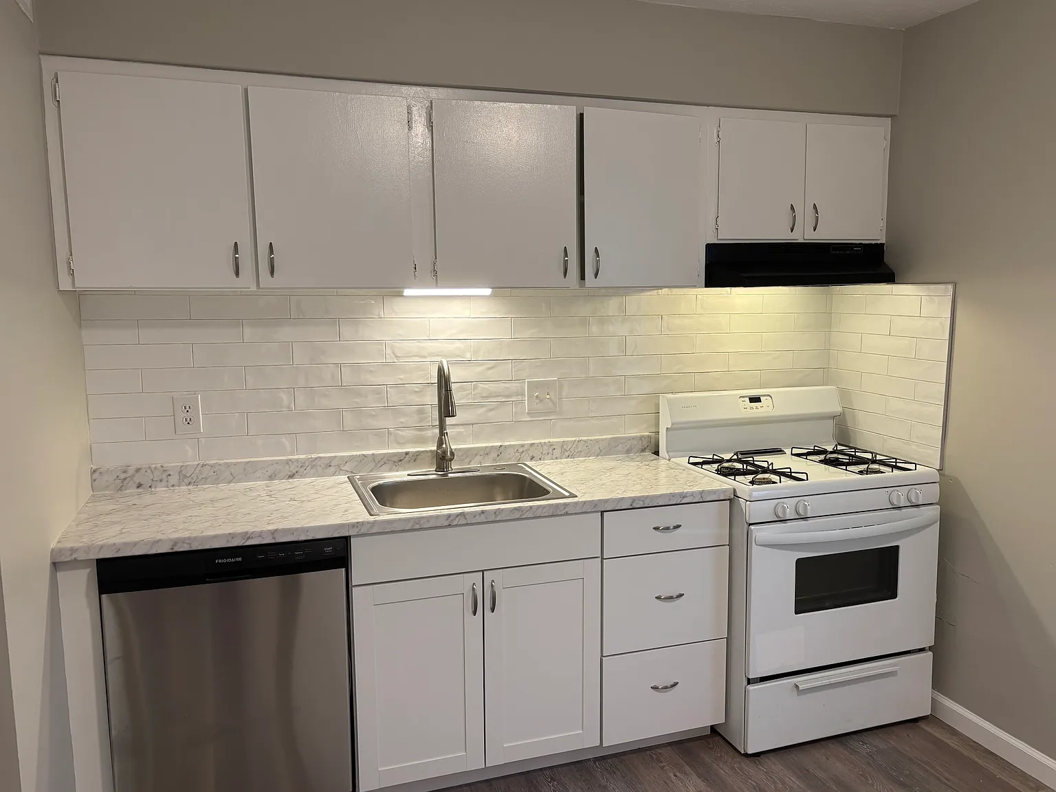 2 bed, 900 sqft, $1,050 — Photo 1