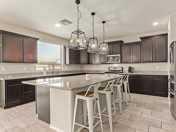5th image of 22534 E Munoz St