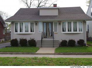 209 Whitelaw Ave, Wood River, IL 62095