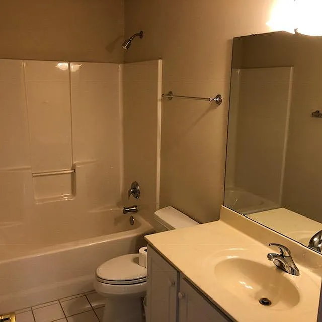 3 bed, 2.5 bath, 1632 sqft, $2,100 — Photo 4