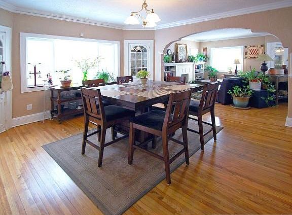 4th image of 1514 Queen Ave N