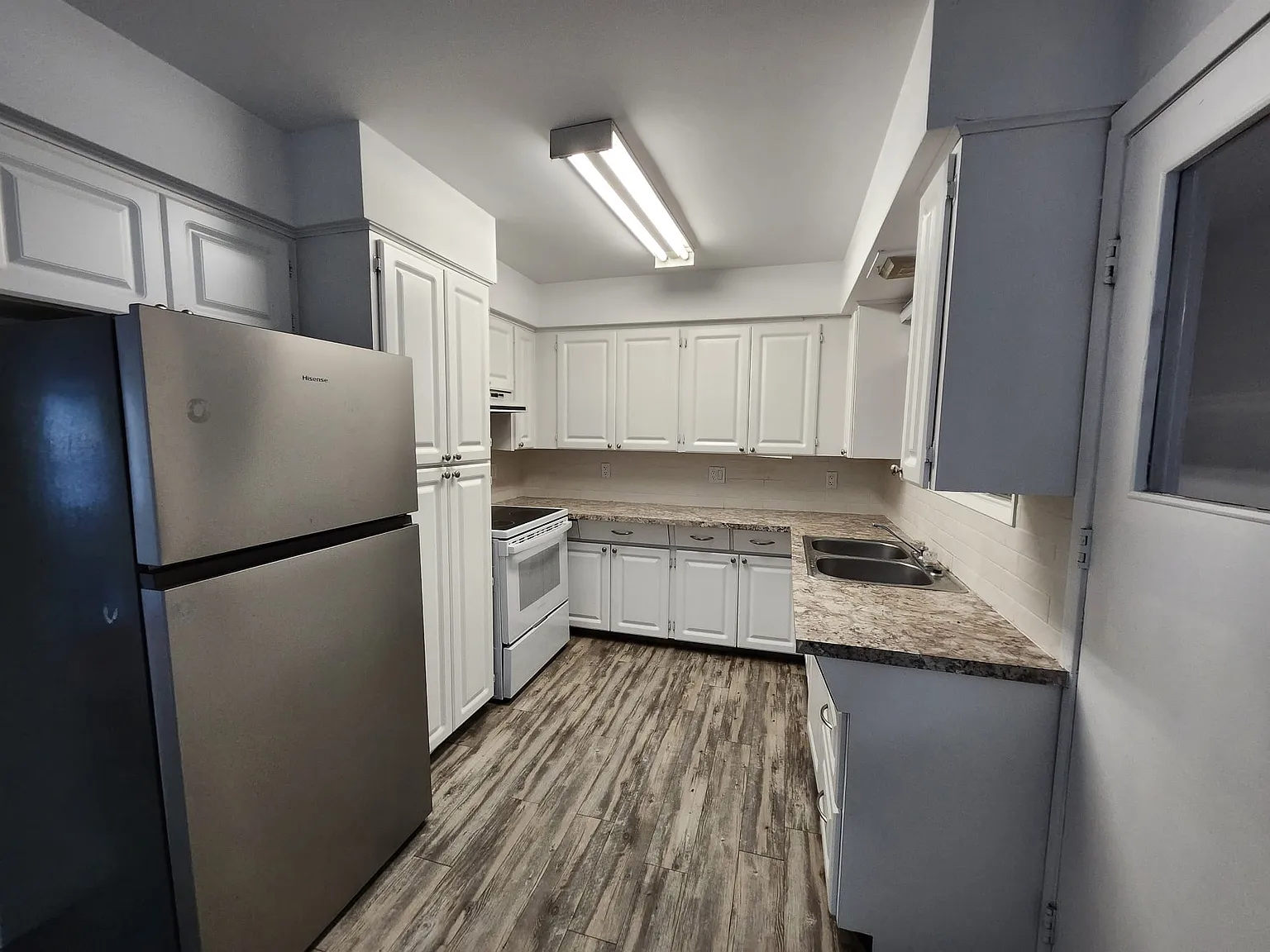 5 bed, 1500 sqft, $2,800 — Photo 2