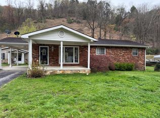 67 Sutton Bottom Right St, Shelbiana, KY 41562