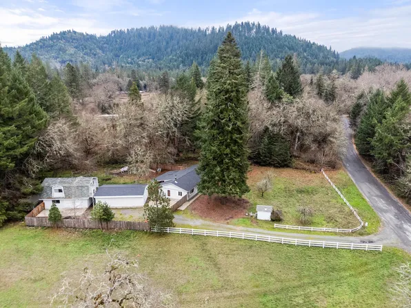 464 Sunny Glen Way, Wolf Creek, OR 97497