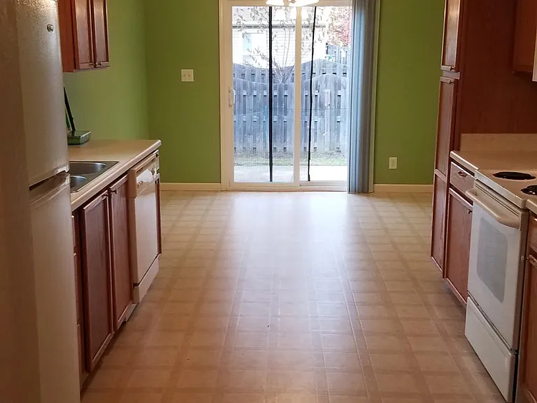 Kitchen, complete with appliances
