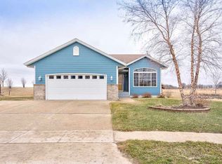 901 38th St, Spirit Lake, IA 51360