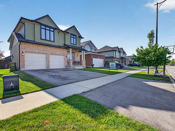 3rd image of 32 Ashberry Pl