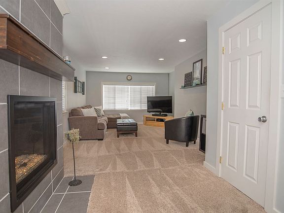 5th image of 16025 E Valleyway Ave