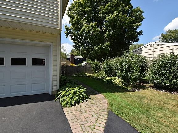4th image of 15 Juneberry Ln
