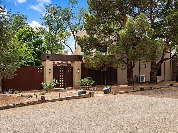 3rd image of 204 Tierra Del Sol NW