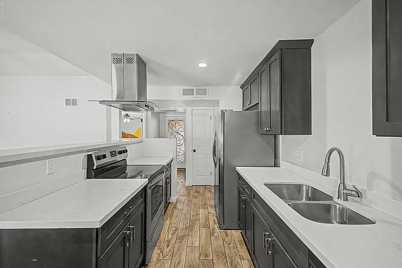 4 bed, 2.0 bath, 1472 sqft, $2,880 — Photo 4