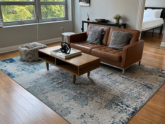 4th image of 951 W Huron St #301
