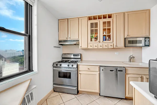 Sold by Bond New York | media 5