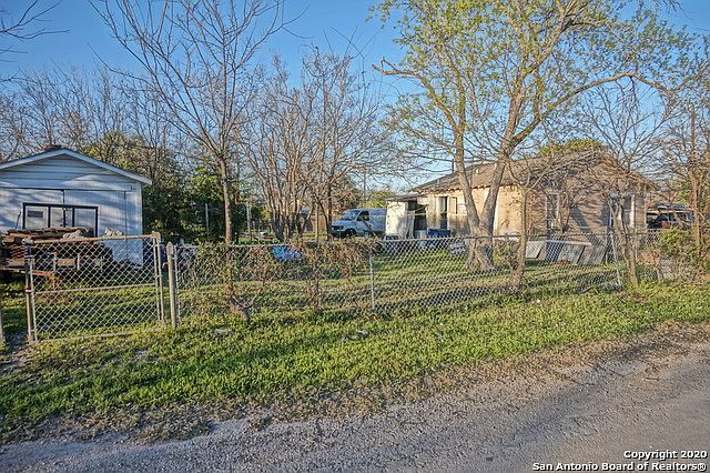 2nd image of 815 Saint James