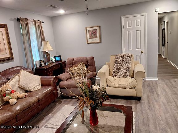 3rd image of 2354 Belvedere Dr