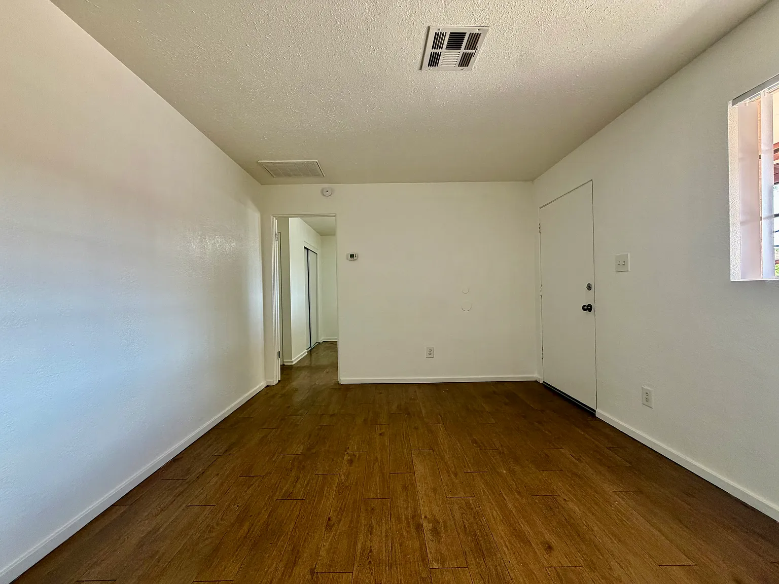 1 bed, 550 sqft, $995 — Photo 3