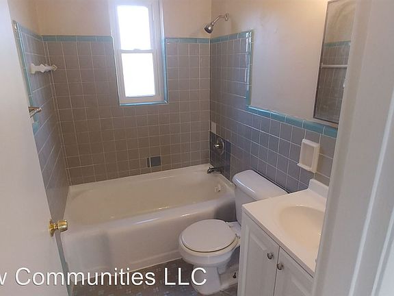 5th image of 2216 Harrison Ave APT 1