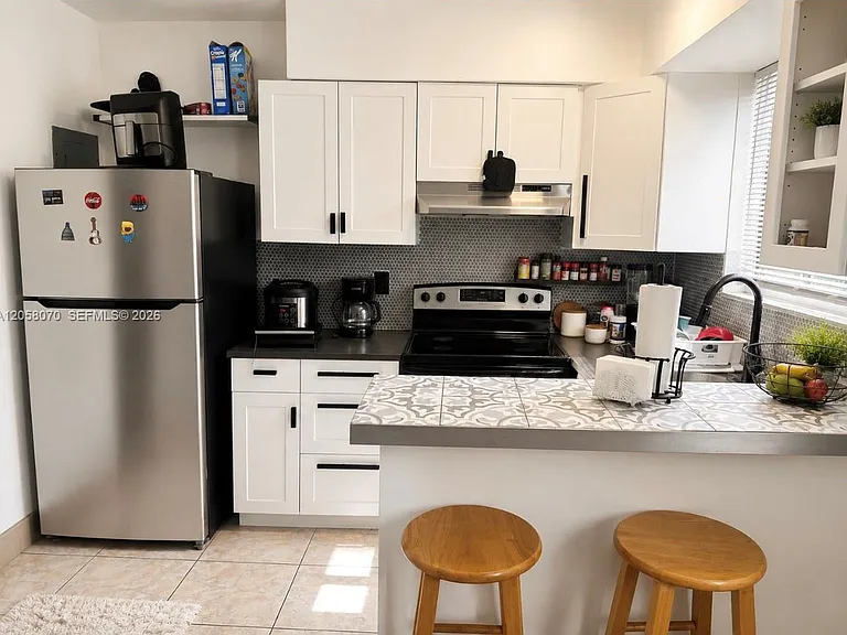 615 NE 7th St #7 — Photo 2