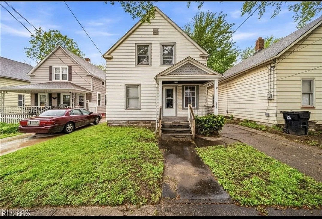2 bed, $1,100 — Photo 1